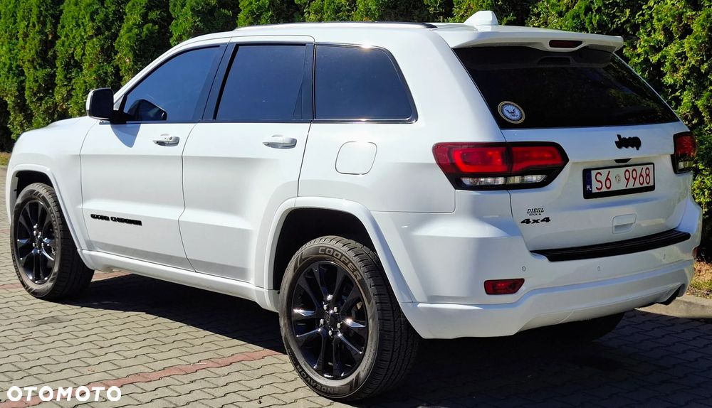 Jeep Grand Cherokee - 25