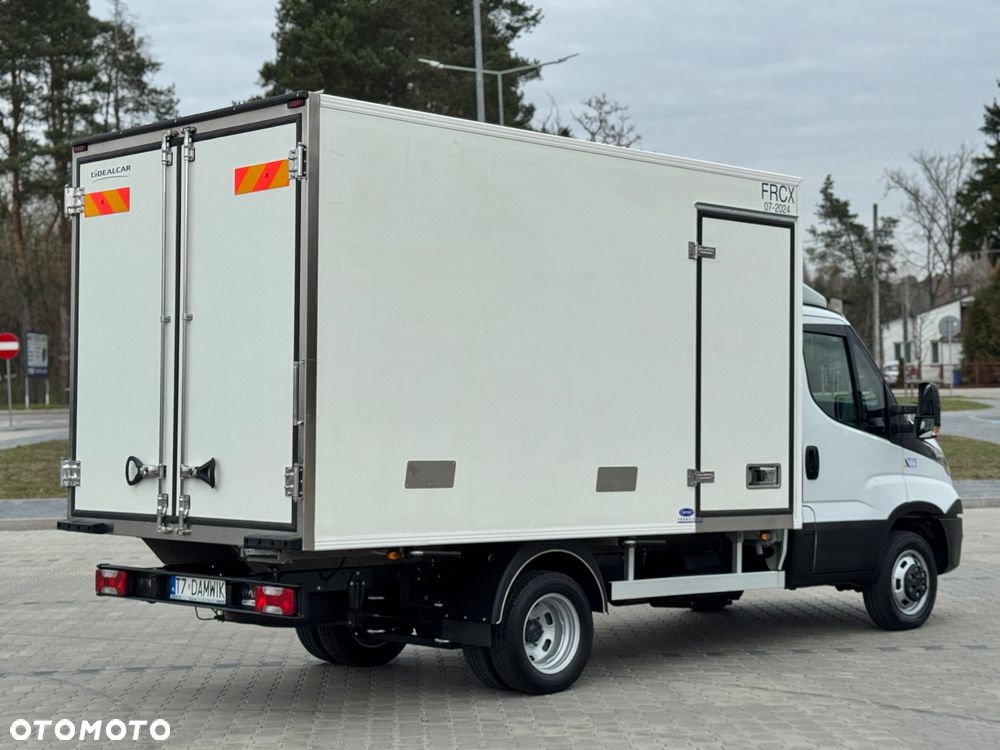 Iveco Daily‼️35/50C18‼️3.0 HI-MATIC Chłodnia/Mroźnia zakres -29C/+20C Grzanie Carrier XARIOS 500 Grube Ściany/Podłoga Przegroda komorowa‼️ na bliźniaku Poduszki Pneumatyczne DMC3500kg Zewnętrzne źródło zasilania 400V - 7