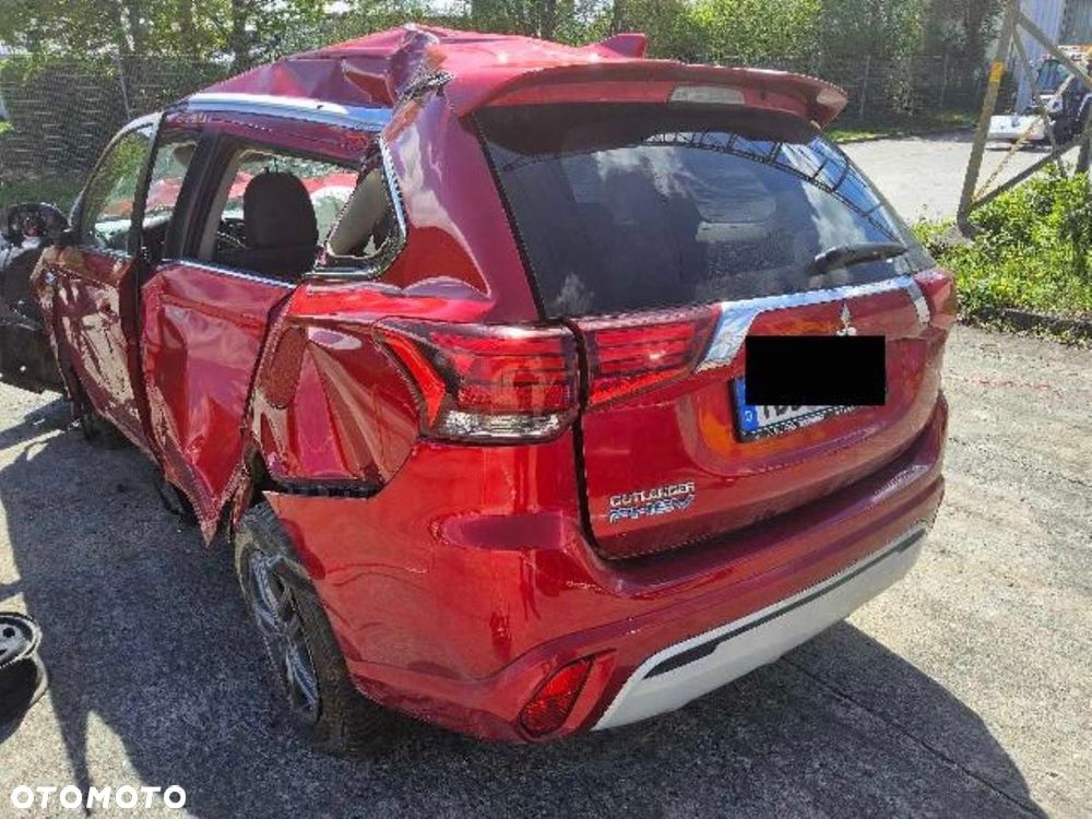 Mitsubishi Outlander Intense + - 7