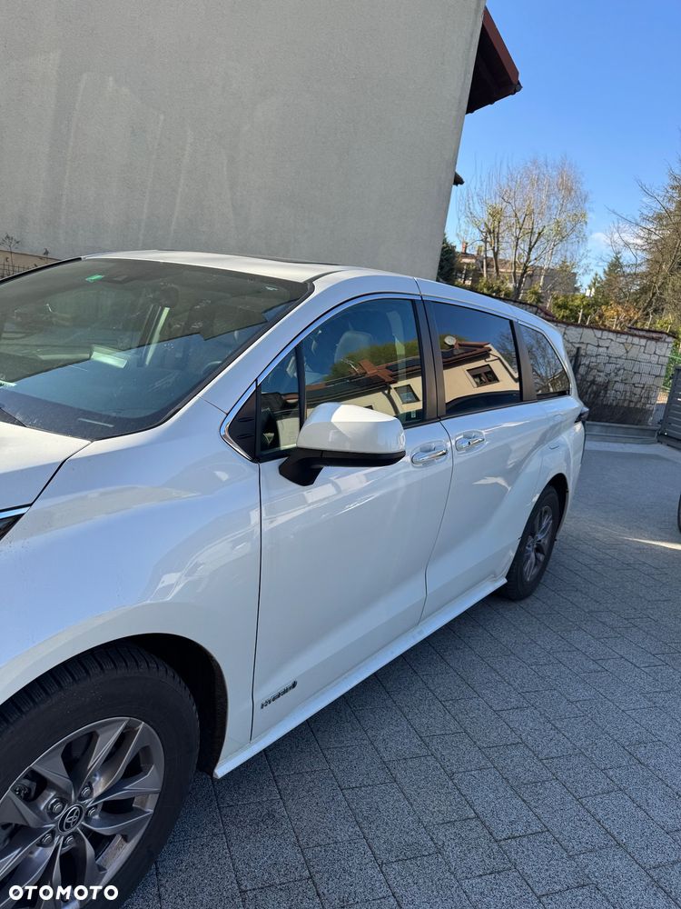 Toyota Sienna - 4