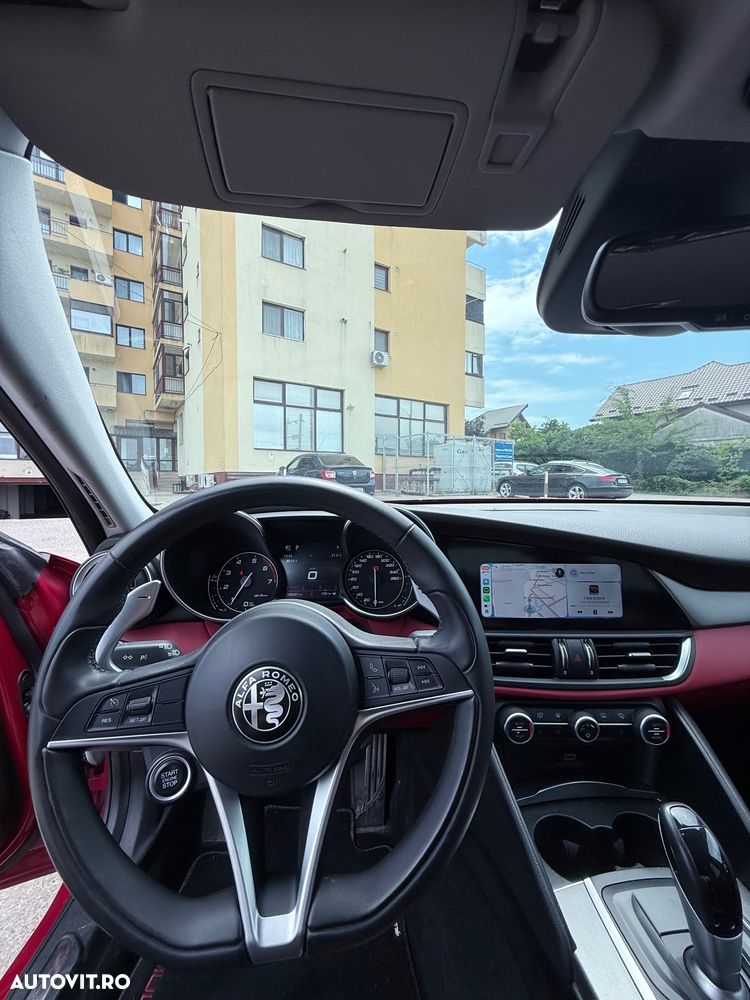 Alfa Romeo Giulia 2.0 Turbo RWD AT8 - 12