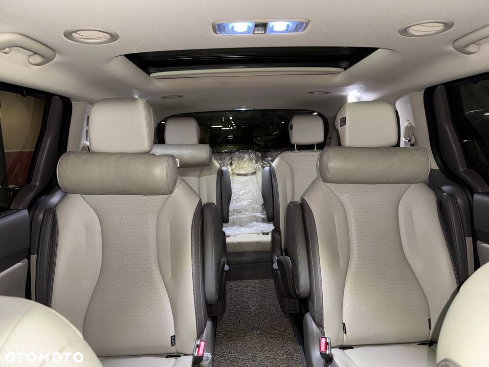 Kia Carnival - 28