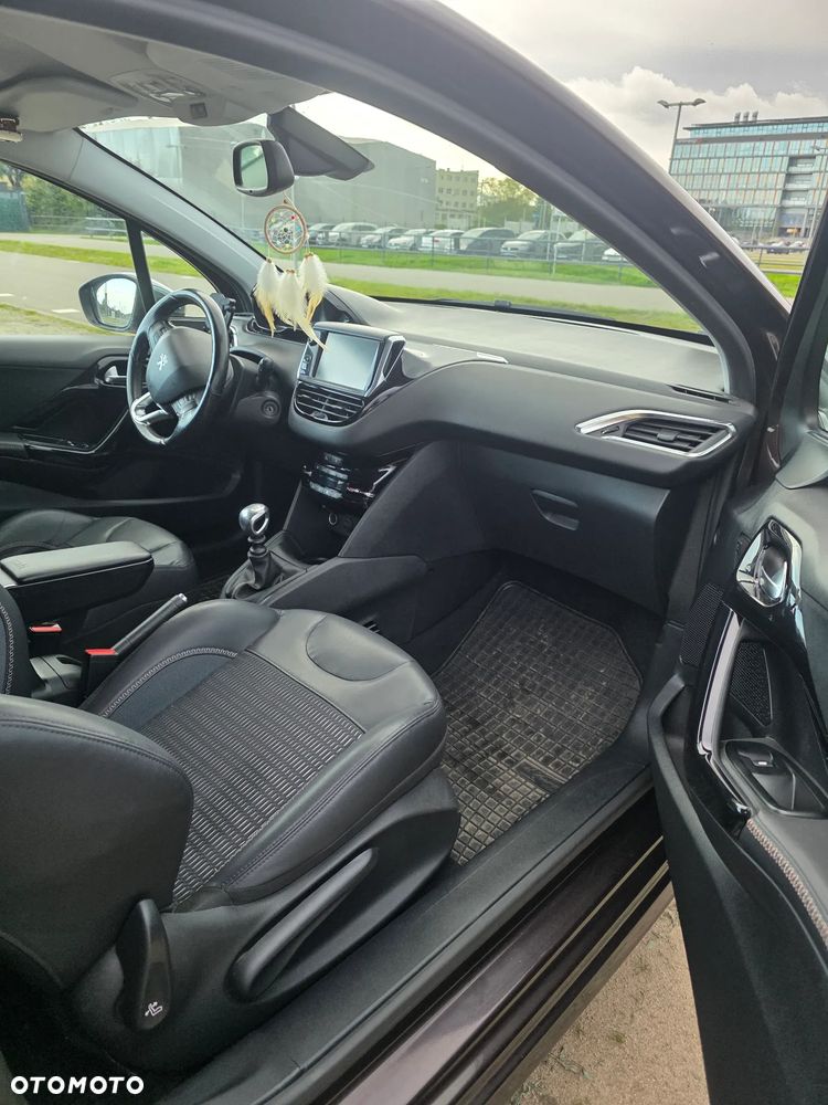 Peugeot 208 - 17