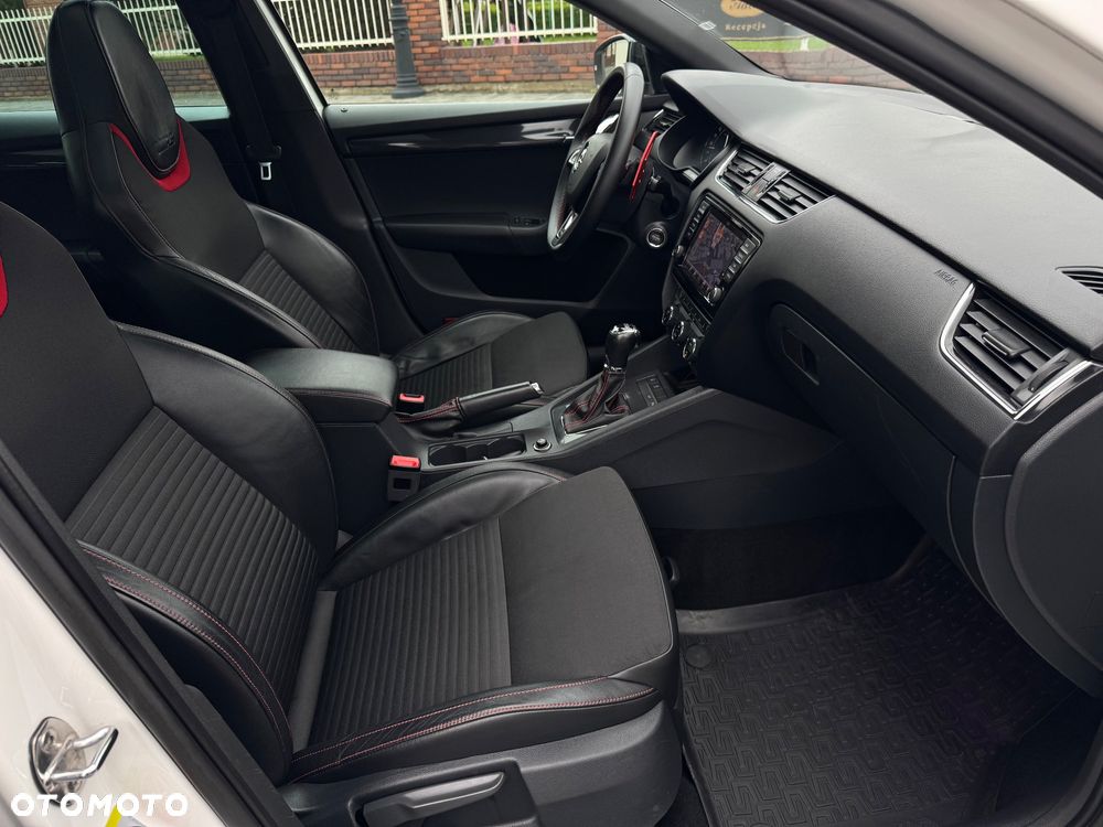 Skoda Octavia Combi 2.0 TDI DSG RS First Edition - 22