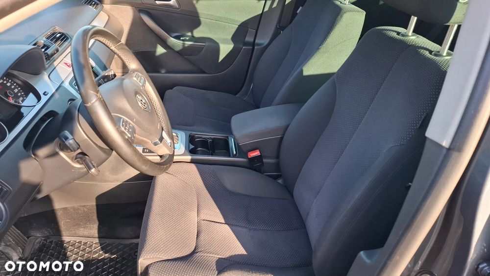 Volkswagen Passat 2.0 TDI Comfortline DSG - 11