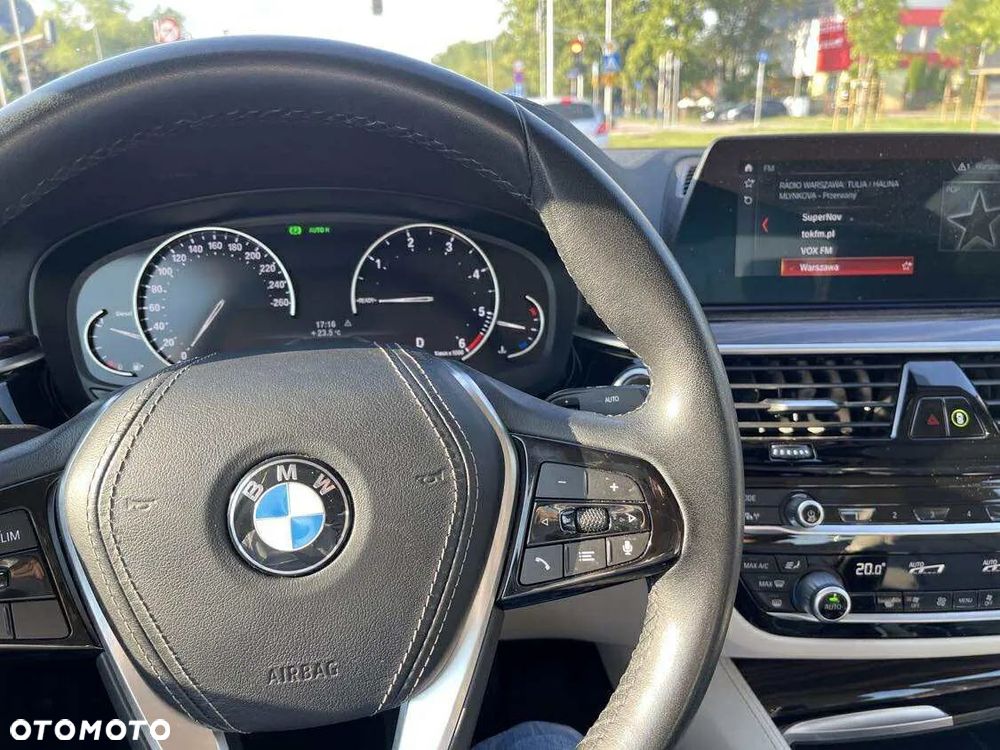 BMW Seria 5 518d Luxury Line sport - 12