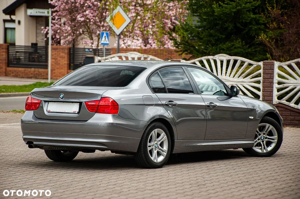BMW Seria 3 318i - 5