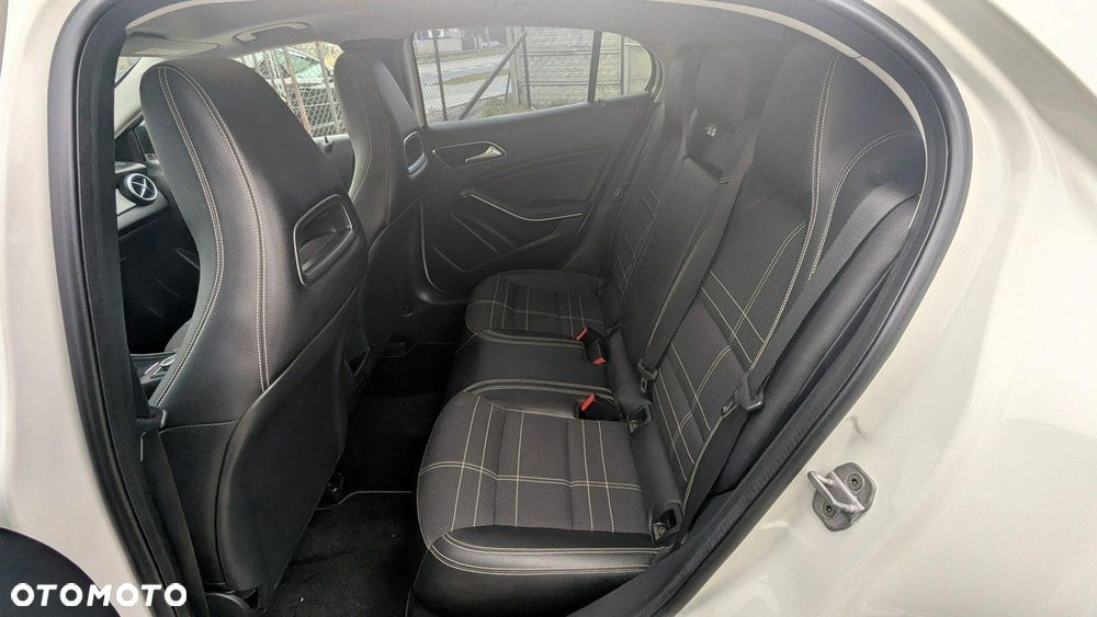 Mercedes-Benz GLA - 13