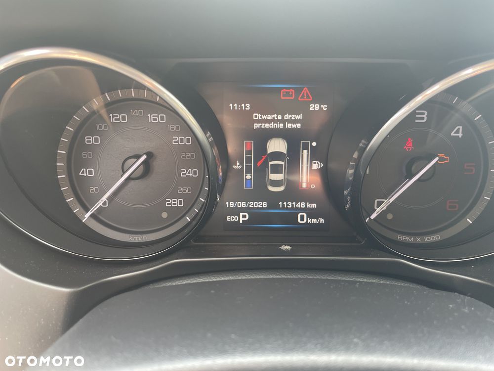 Jaguar XE 2.0 D Portfolio - 10