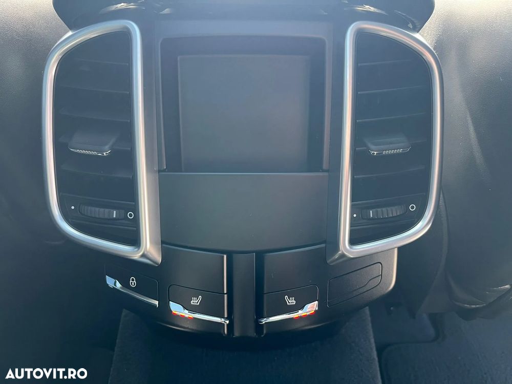 Porsche Cayenne - 30