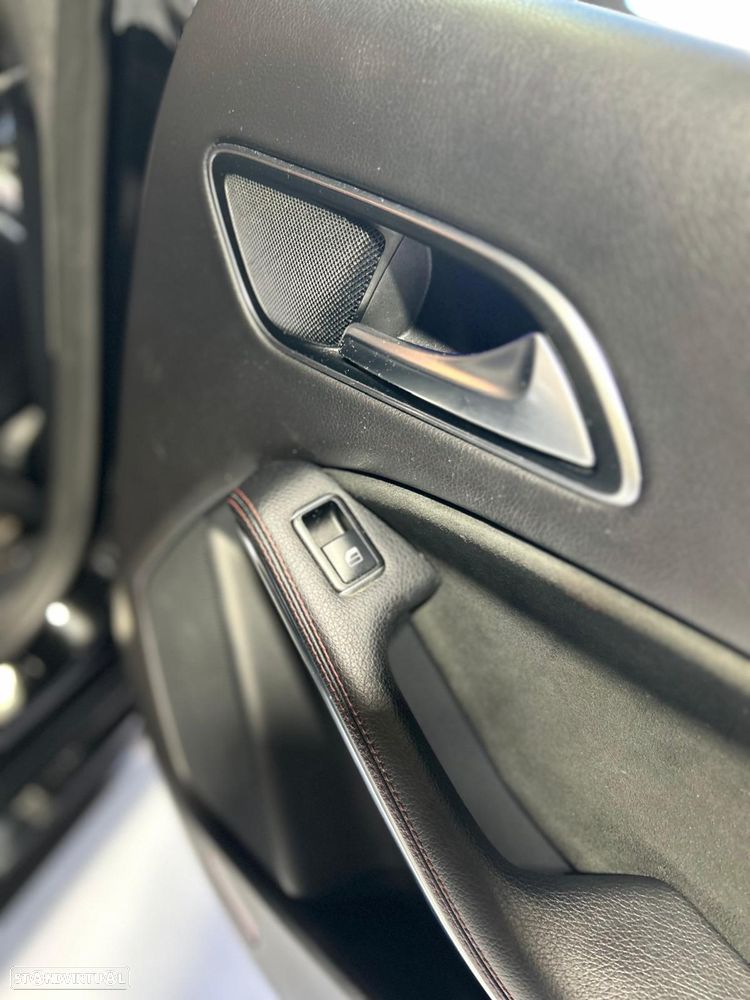 Mercedes-Benz CLA 220 d 7G-DCT AMG Line - 11