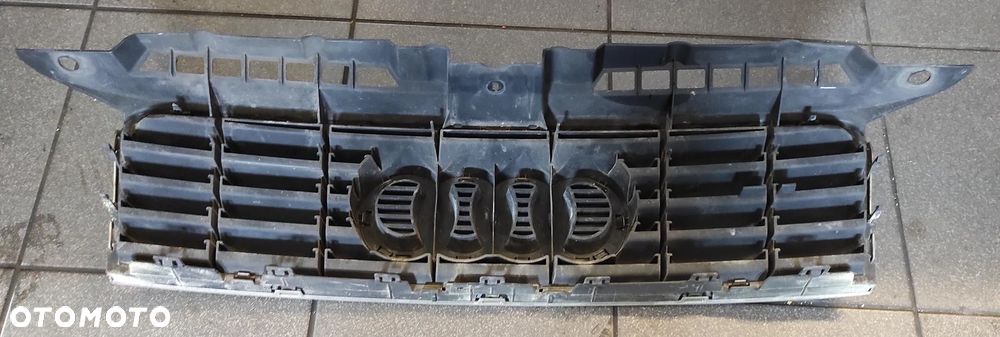 ATRAPA GRILL LOGO CHROM MAŁY GRILL A3 8P - 5