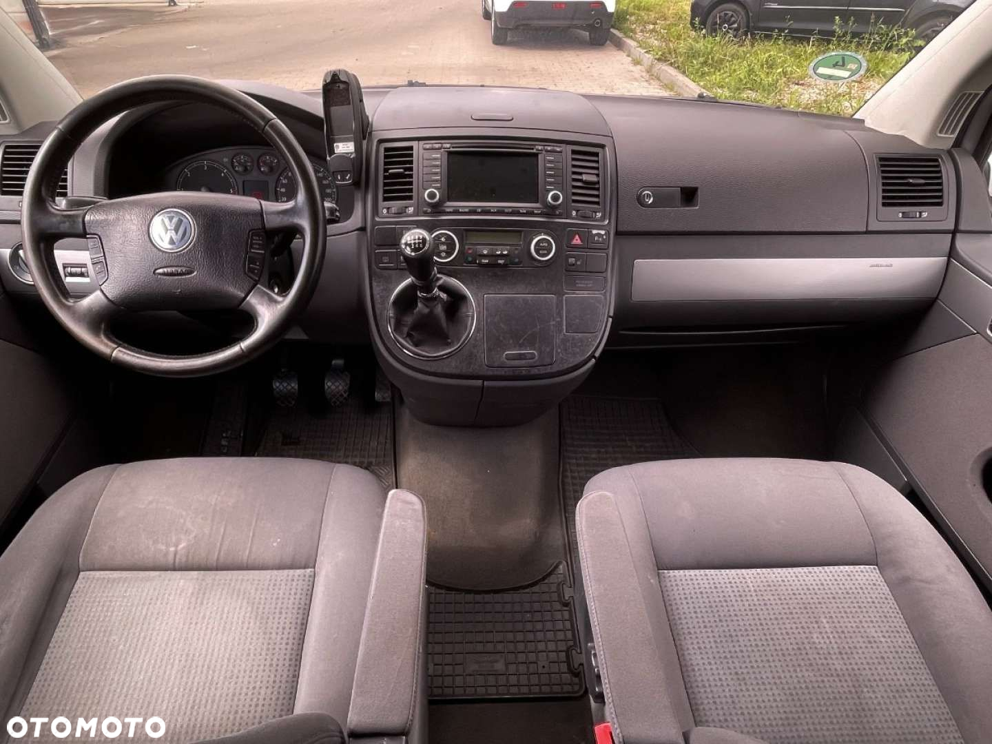 Volkswagen Multivan - 11