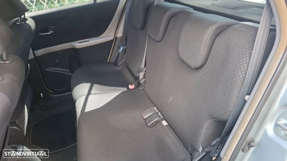 Toyota Yaris 1.4 D-4D AC Manual - 13