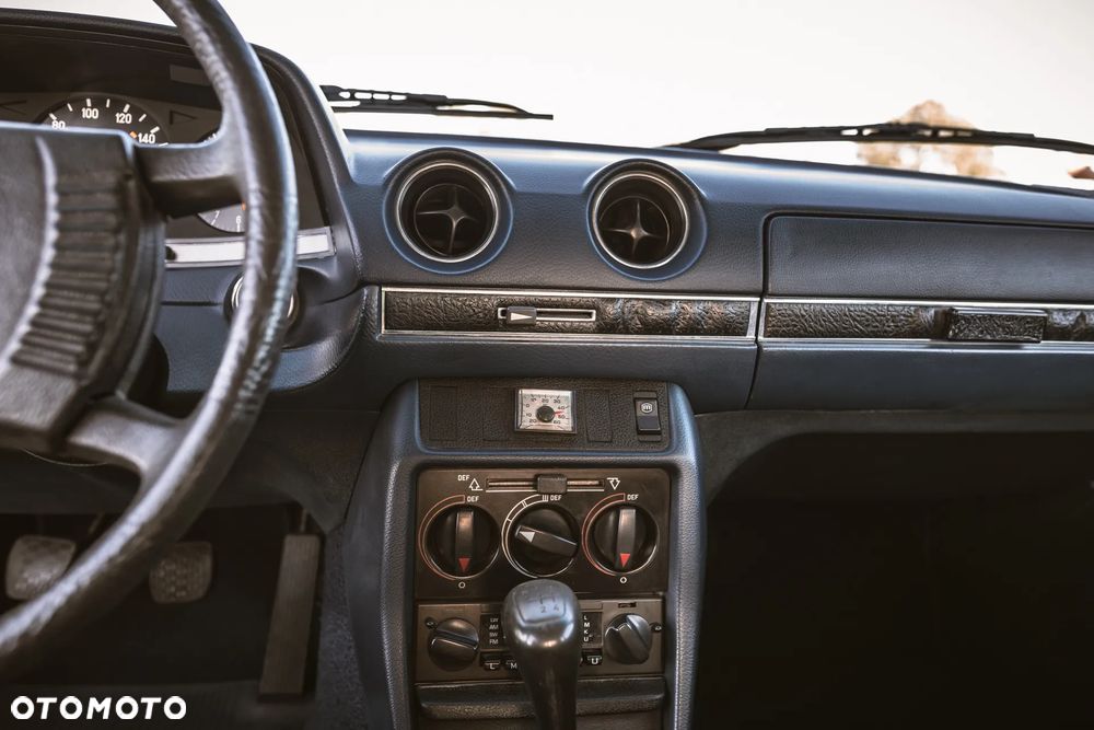 Mercedes-Benz W123 - 14