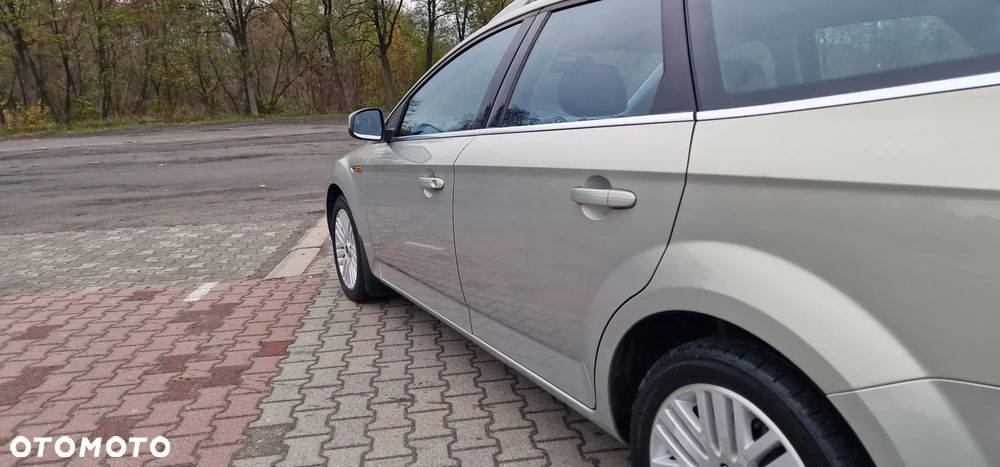 Ford Mondeo 2.0 FF Titanium - 24