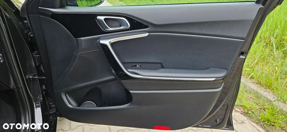Kia Ceed - 32