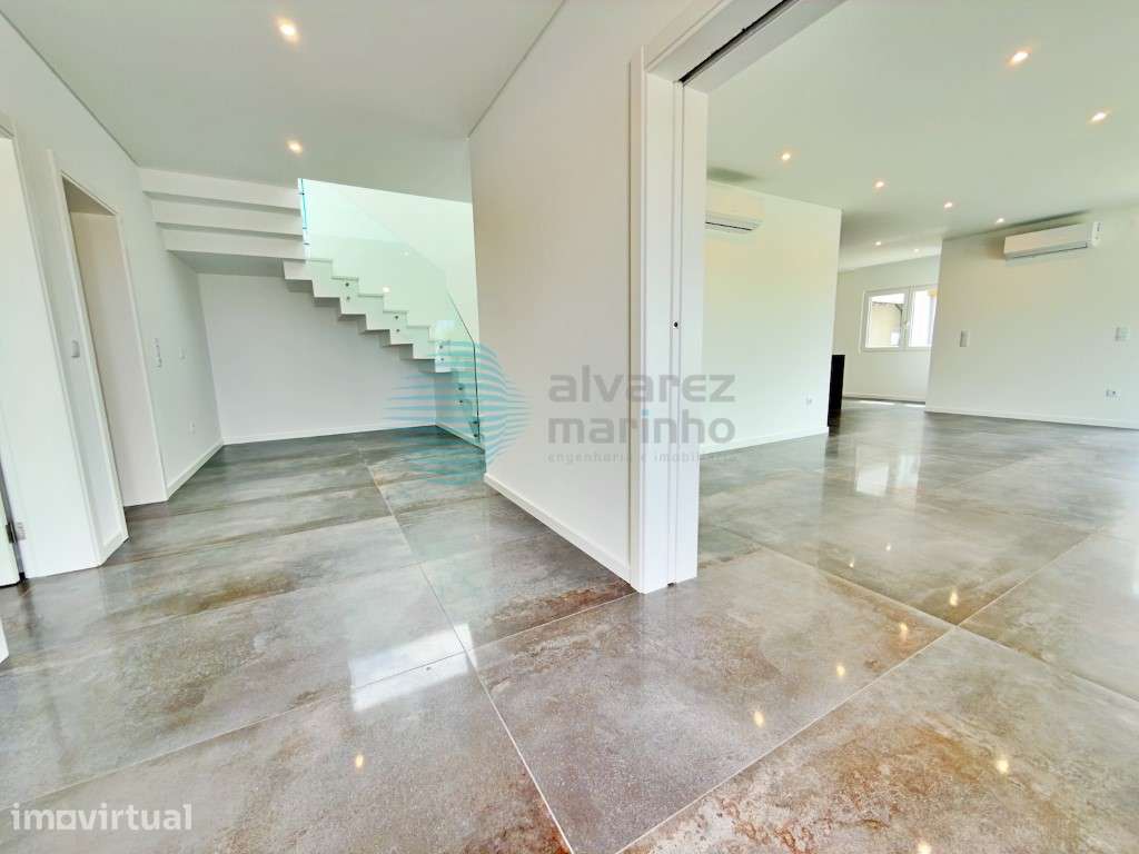 Moradia T4 com Vista Mar, Piscina e Acabamentos Premium - Grande imagem: 2/60