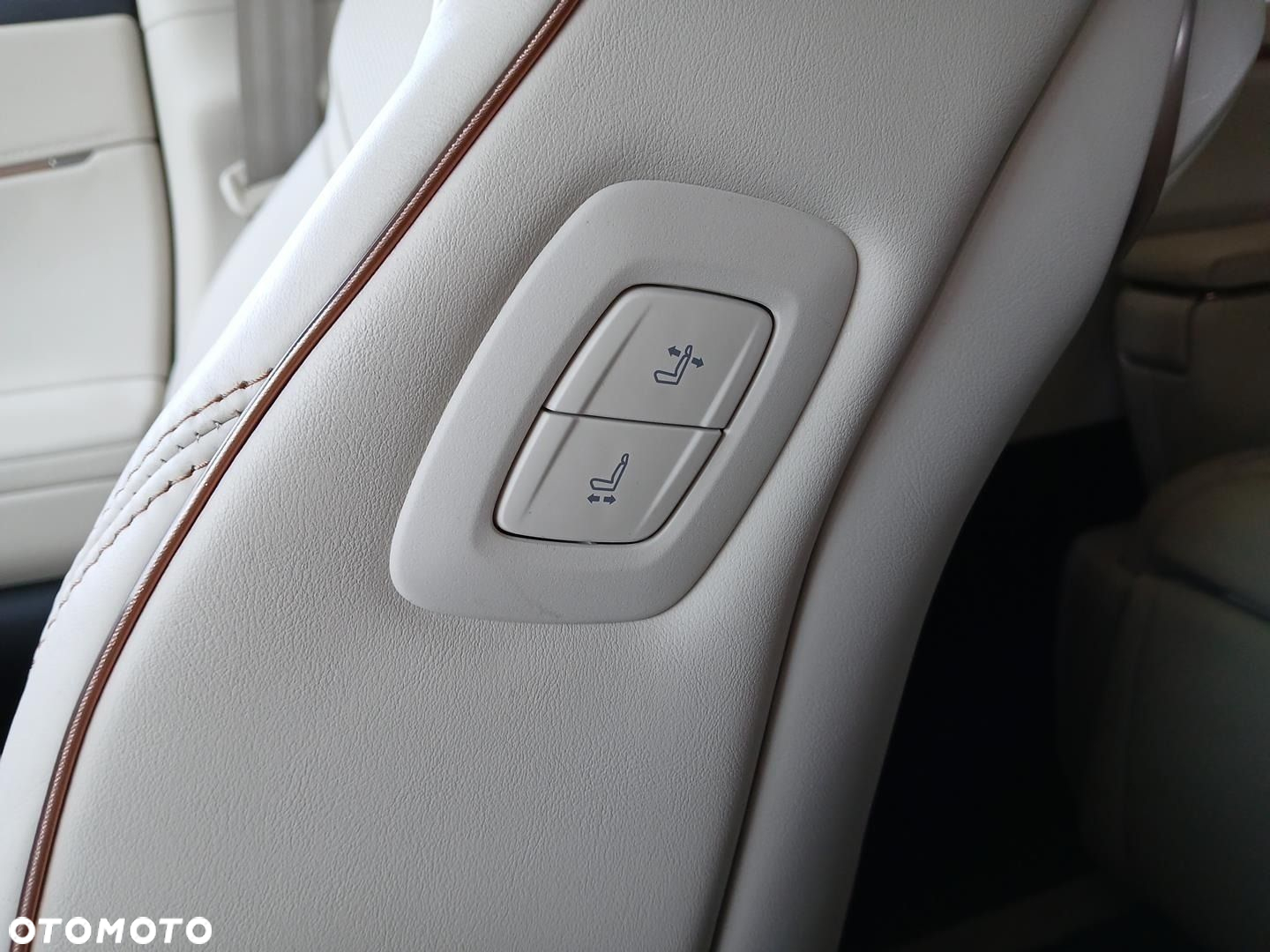 Lexus LM - 29