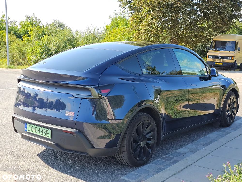 Tesla Model Y - 1