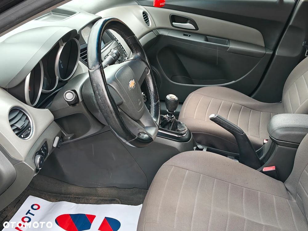 Chevrolet Cruze 1.6 LS - 10