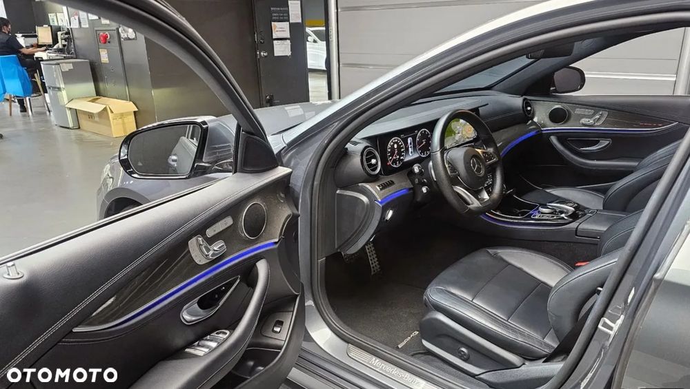 Mercedes-Benz Klasa E 300 9G-TRONIC AMG Line - 15