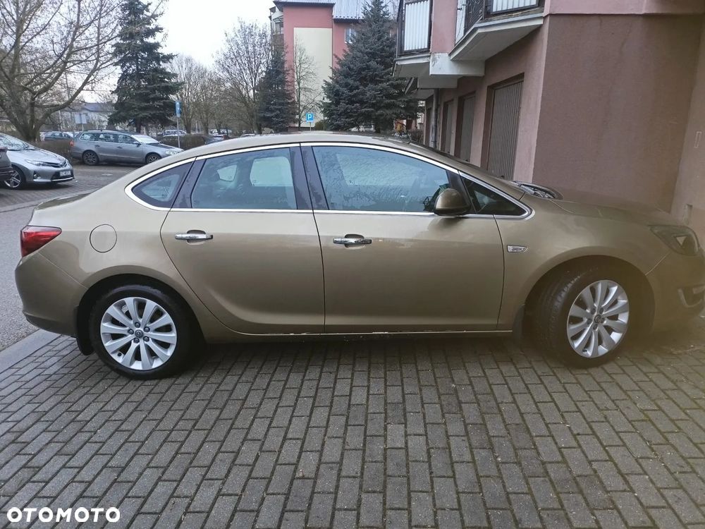 Opel Astra 1.6 Executive - 4