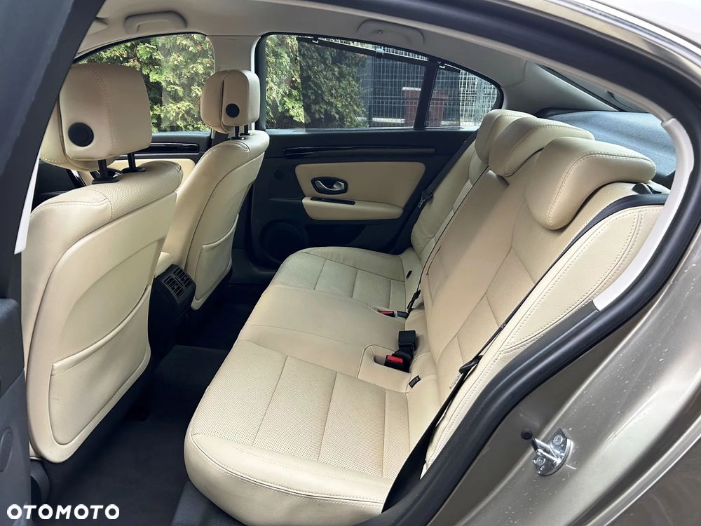 Renault Laguna dCi 110 FAP EDC Paris - 8