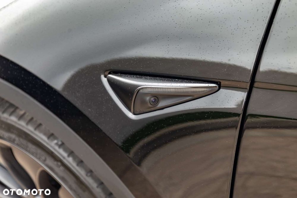 Tesla Model Y - 21