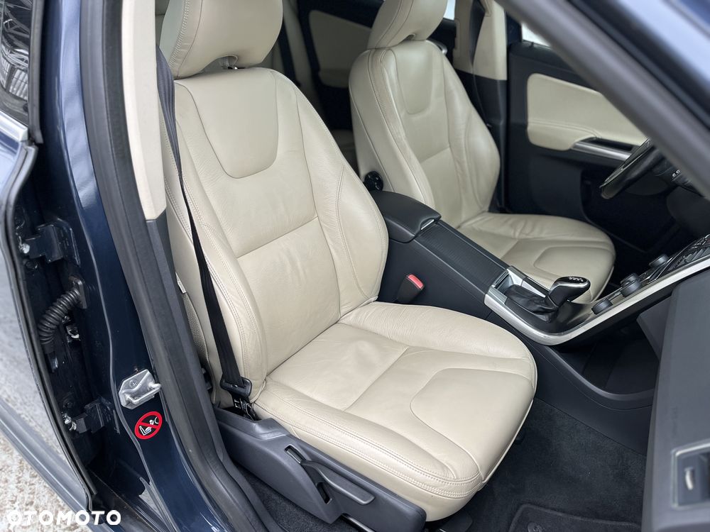 Volvo XC 60 D4 Geartronic Momentum - 25