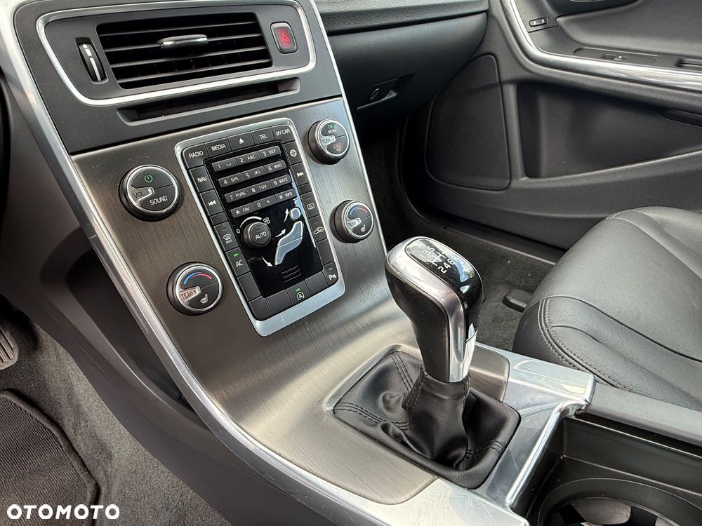Volvo V60 D4 Momentum - 21