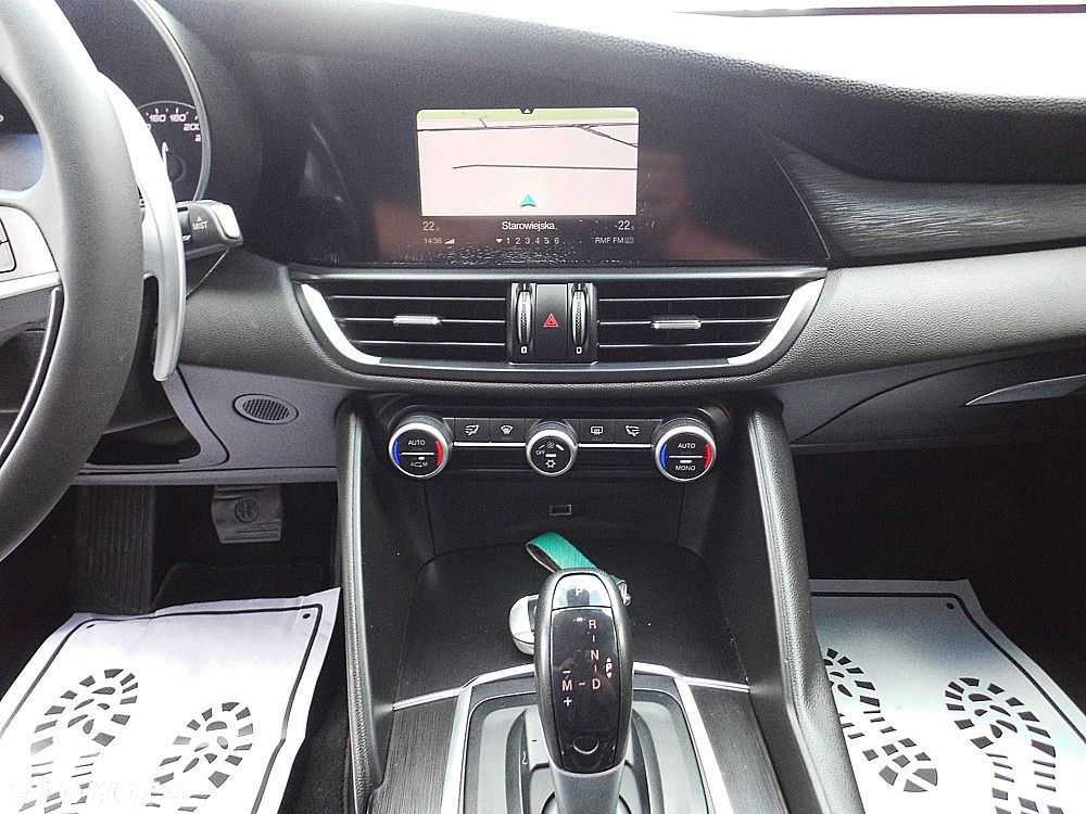 Alfa Romeo Giulia 2.2 AT8 Business - 16