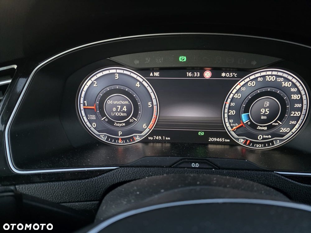 Volkswagen Passat - 11