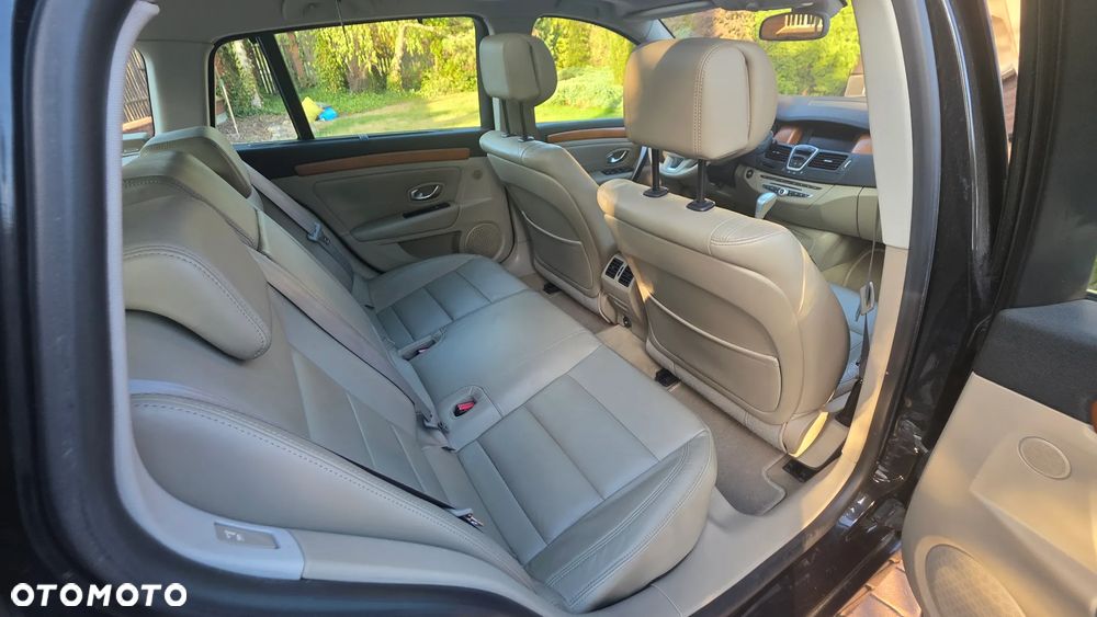 Renault Laguna V6 dCi 235 FAP GT - 16