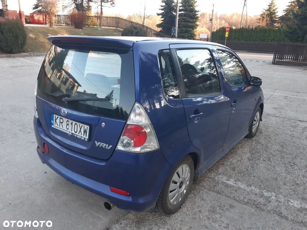 Daihatsu YRV - 4