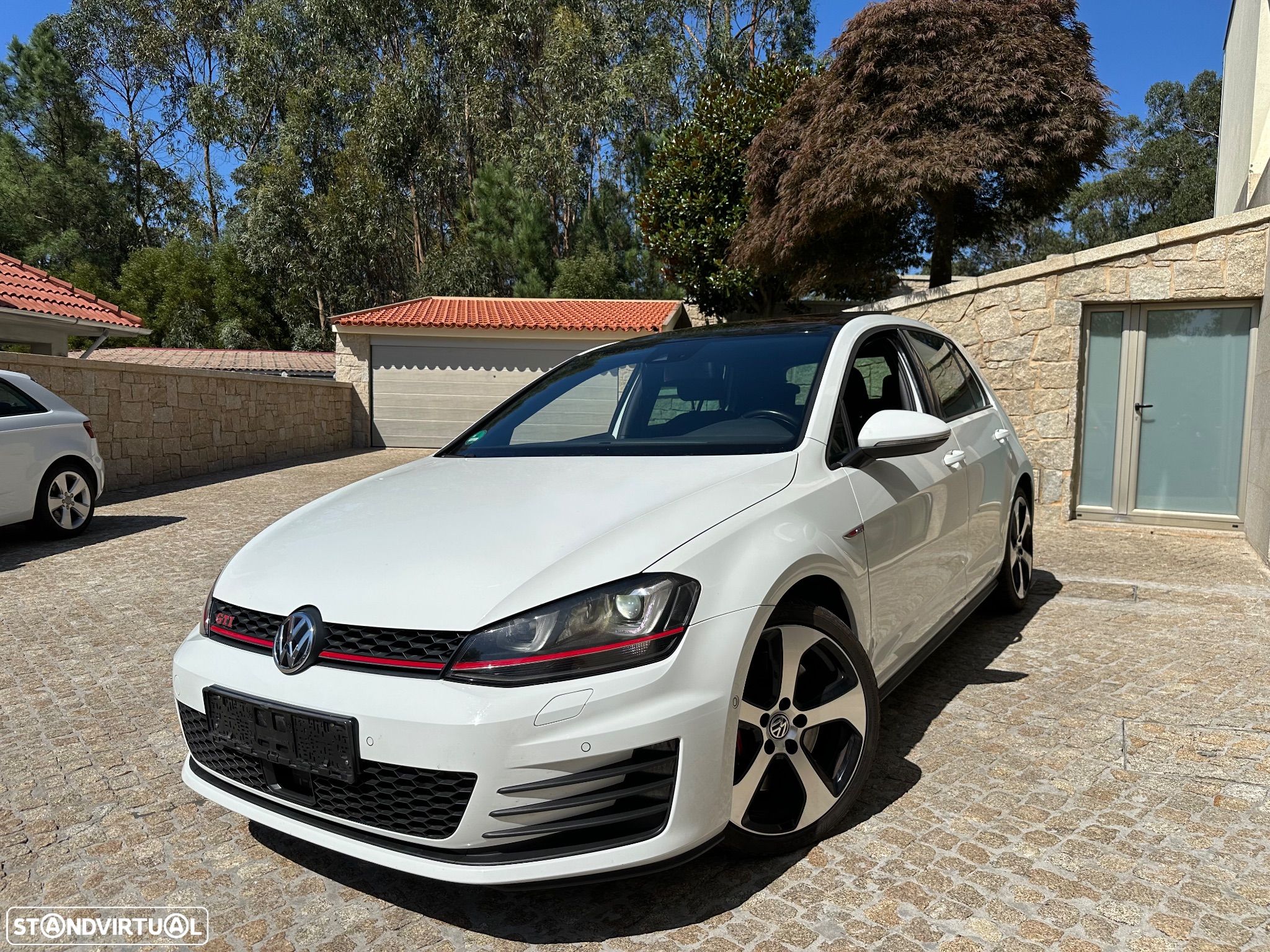 VW Golf 2.0 TSi GTi DSG Performance - 1