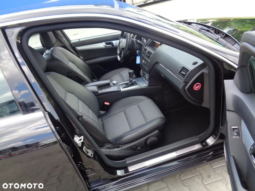 Mercedes-Benz Klasa C 180 BlueEFFICIENCY Avantgarde - 6