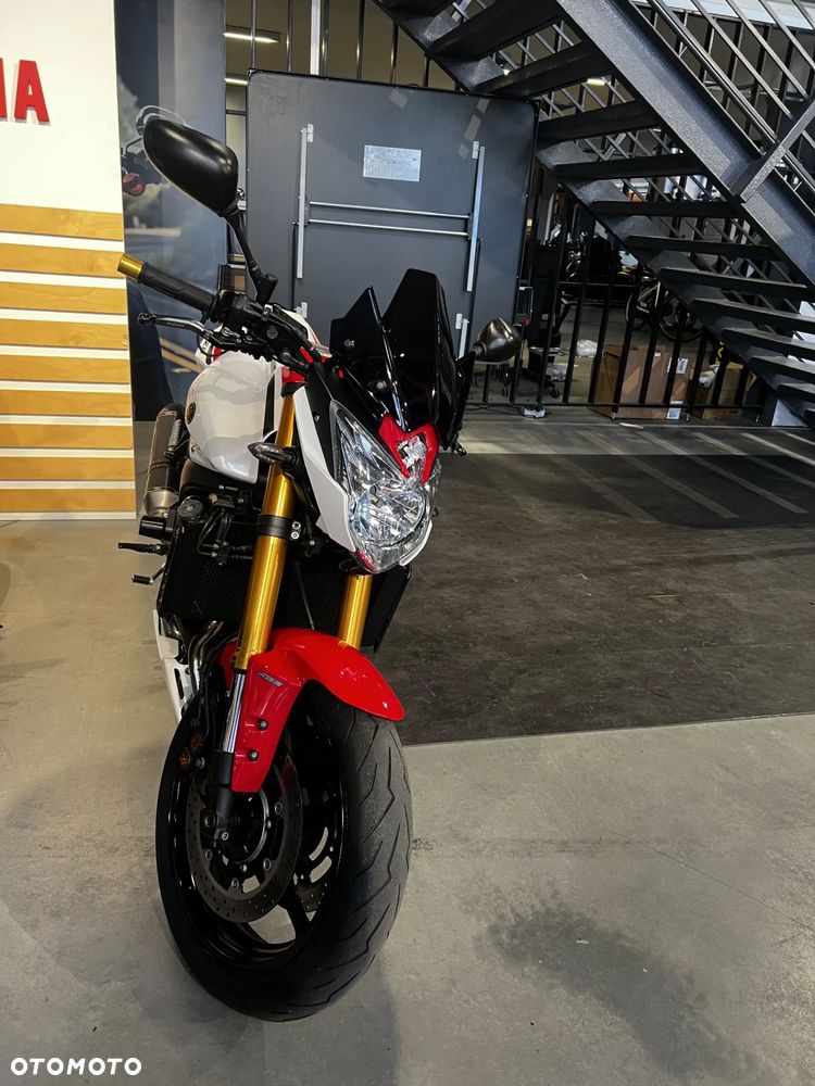 Yamaha FZ8 - 4