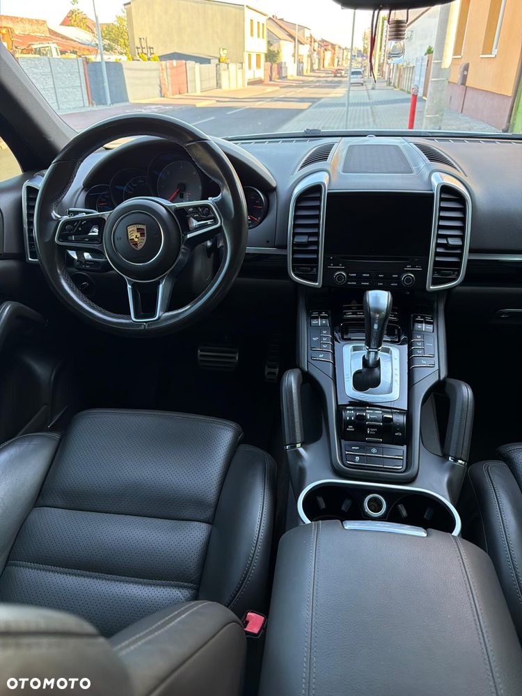 Porsche Cayenne - 29
