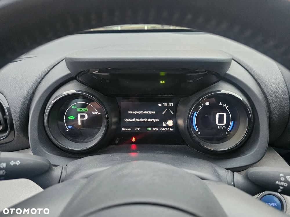 Toyota Yaris Hybrid 100 Selection - 13
