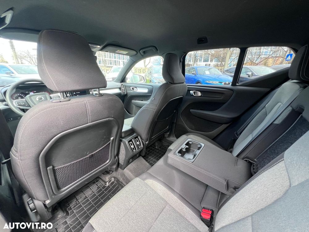 Volvo XC 40 B4 AT8 Mild Hybrid Momentum Pro - 11