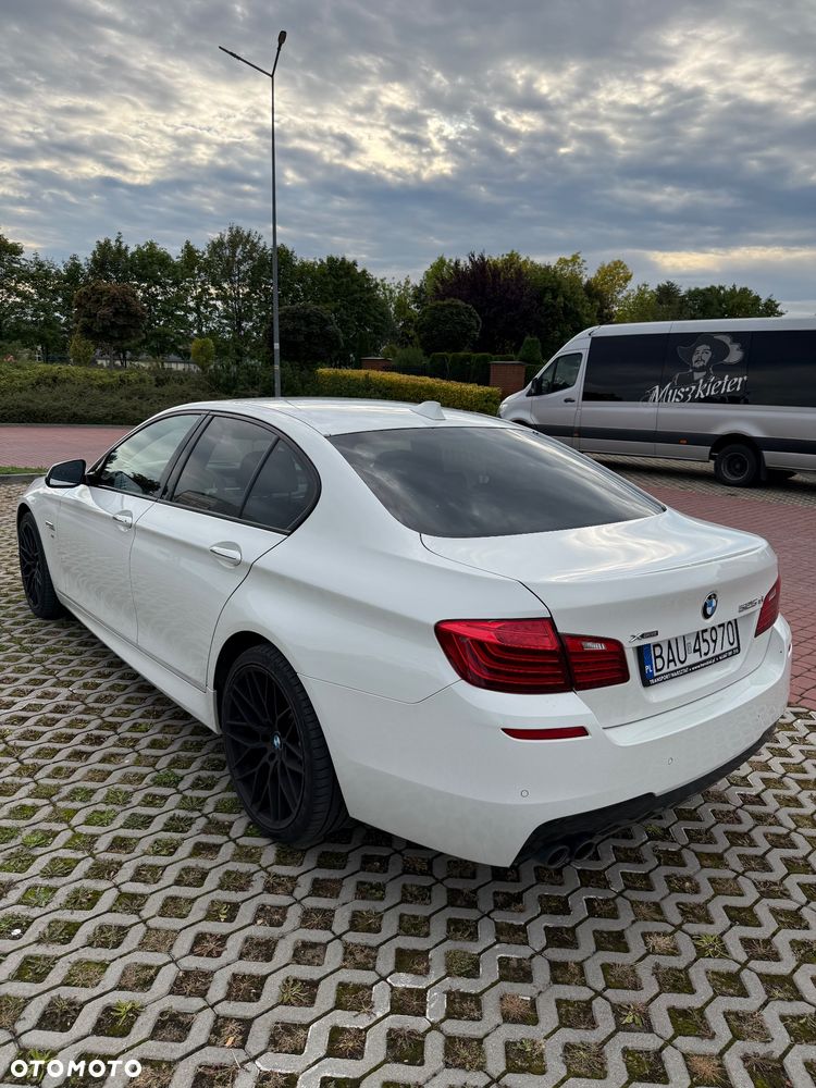 BMW Seria 5 525d xDrive - 13