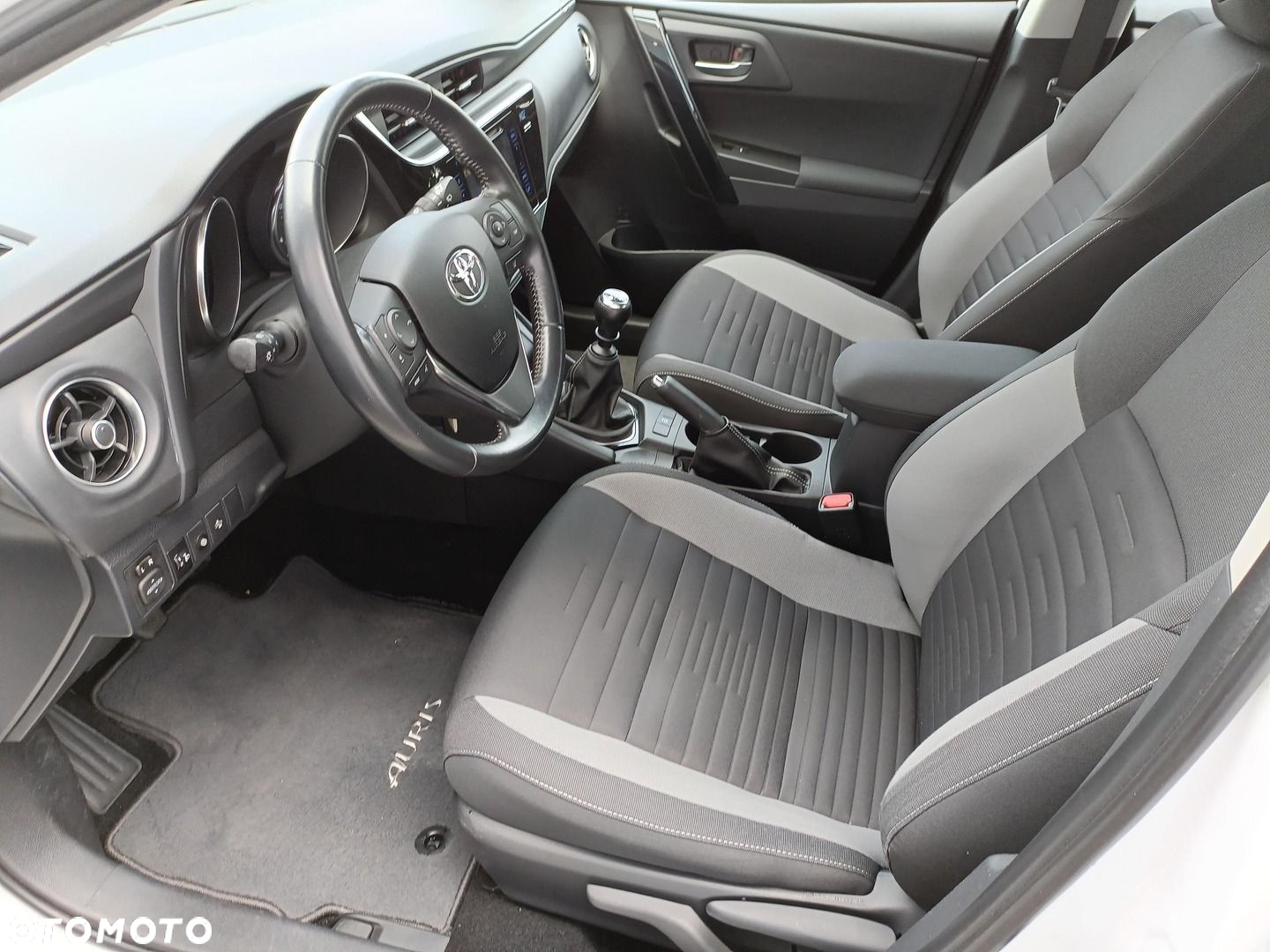 Toyota Auris - 12