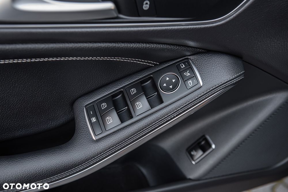Mercedes-Benz CLA 200 d 4Matic 7G-DCT - 17