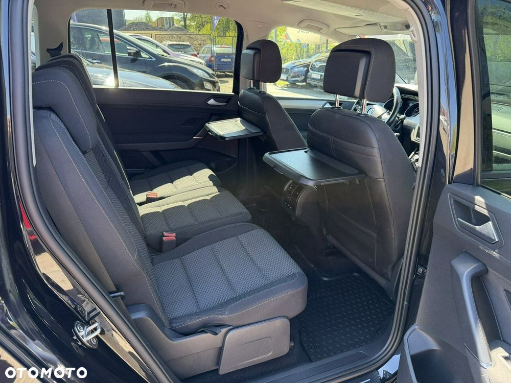 Volkswagen Touran - 28