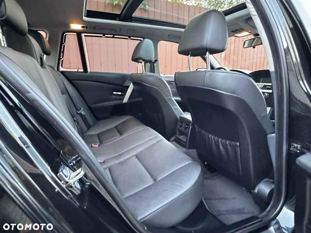 BMW Seria 5 530i Touring - 13