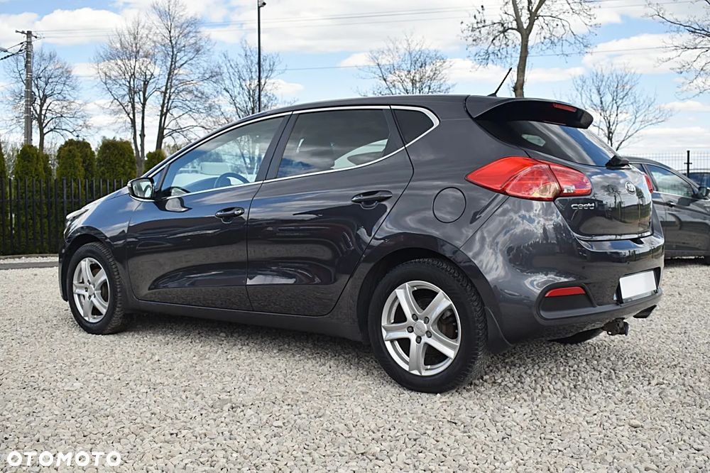 Kia Ceed 1.6 GDI Dream Team Edition - 6