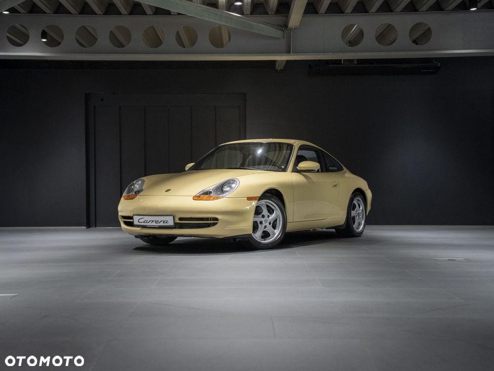 Porsche 911 Carrera - 1