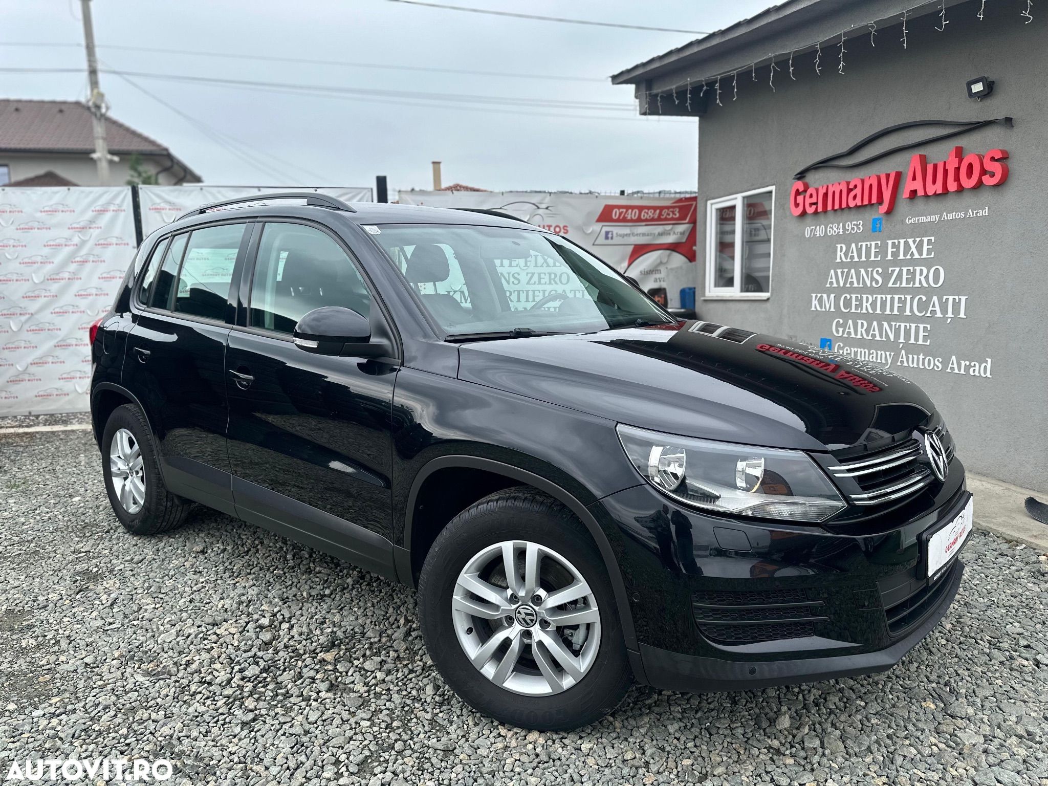 Volkswagen Tiguan - 1
