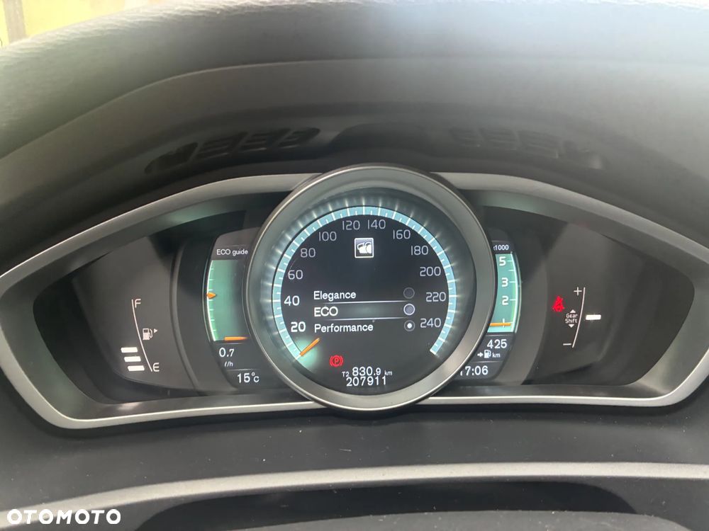 Volvo V40 D4 Drive-E Momentum - 17